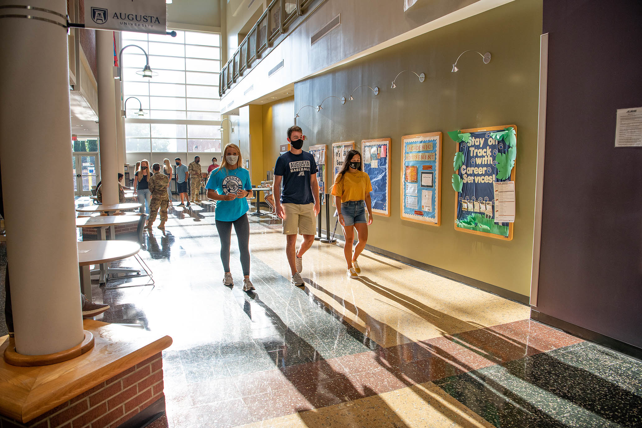 AU masked students on campus