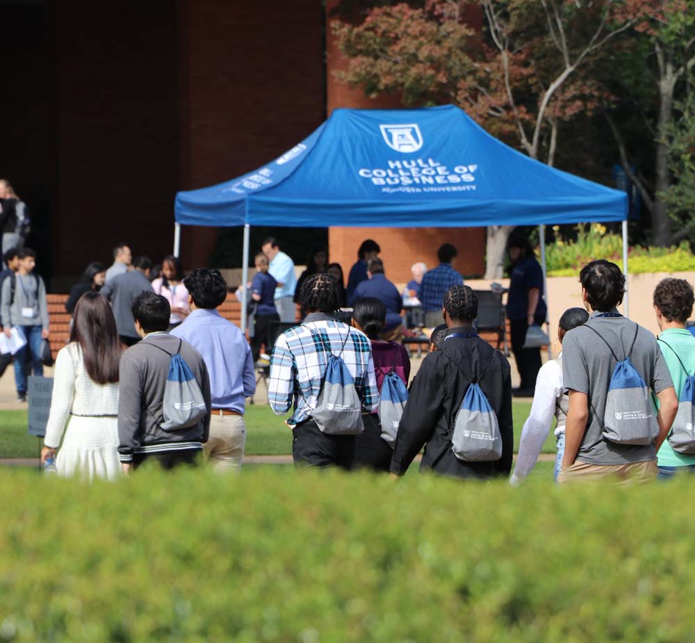 Students walking around summerville campuse