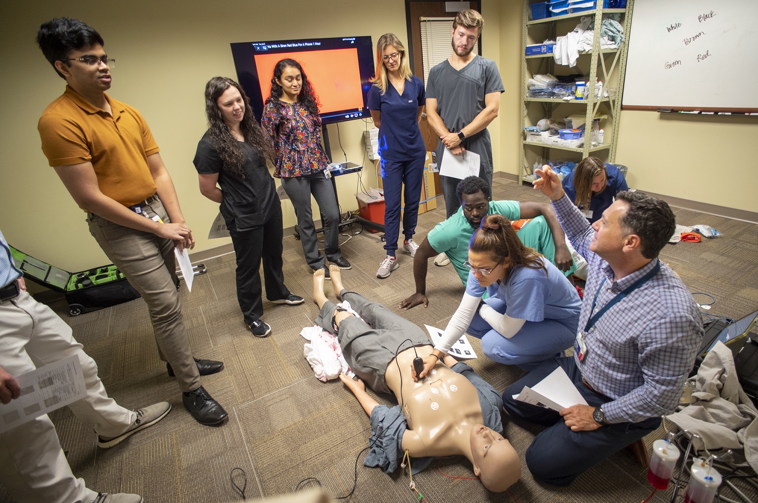 Em Medicine working with a dummy