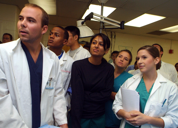 Students on rounds confer