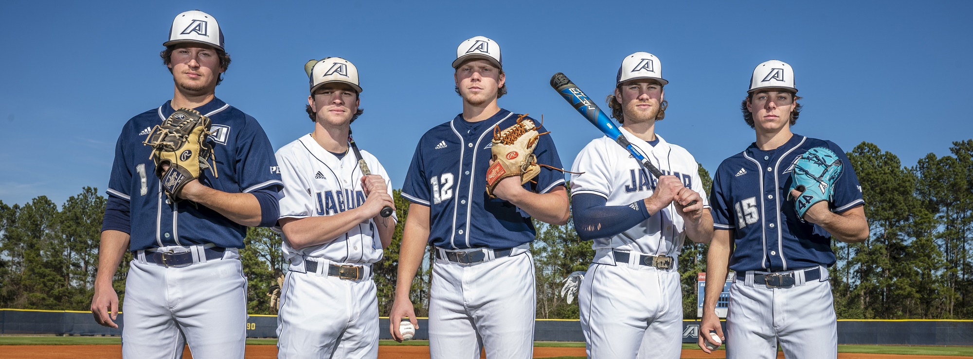 Sports Medicine Apply page promo image - AU Baseball team posing for photo