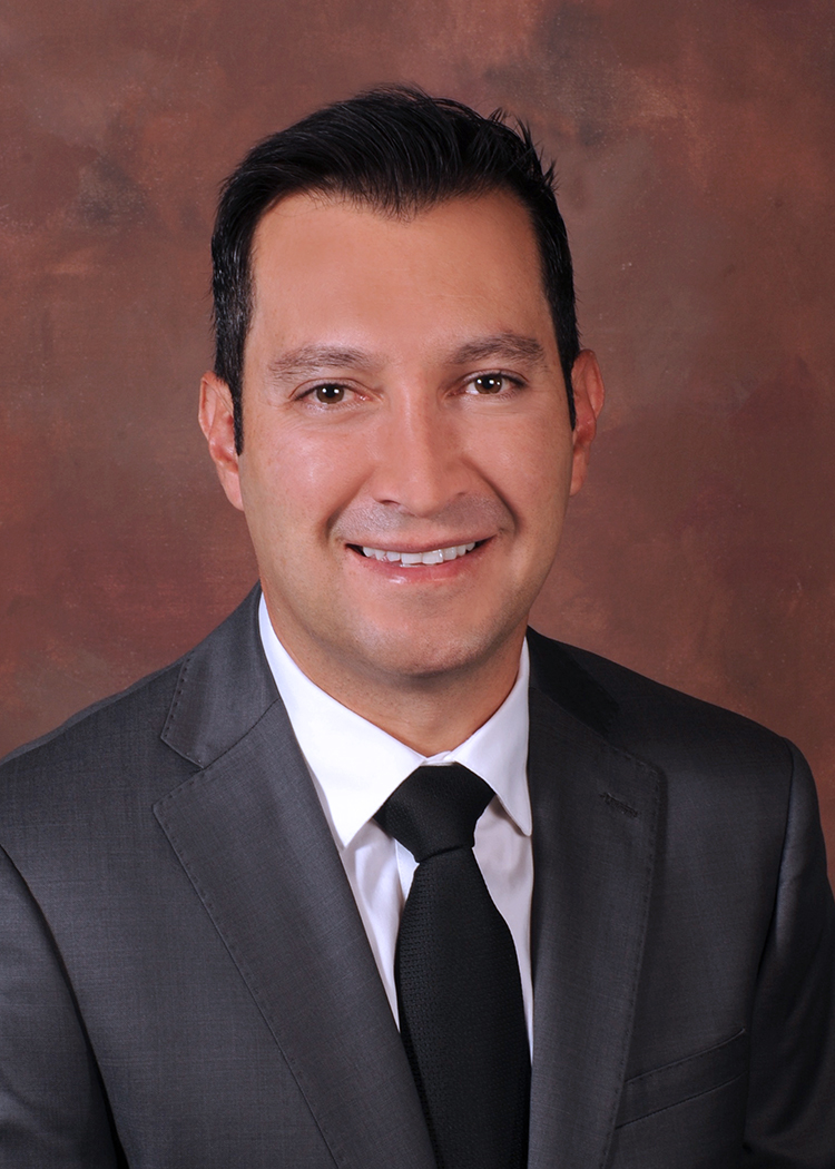 photo of Dr. Camilo Reyes
