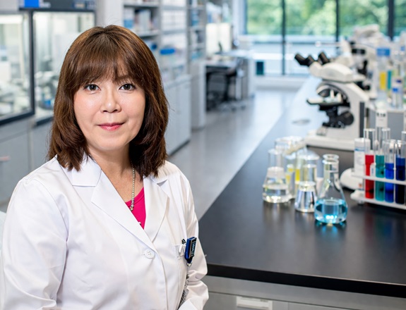 Dr. Masuko Ushio-Fukai in Lab