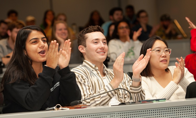 People clapping and cheering during Ocotober 2023 raft debate