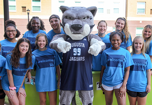 Students on Move-In Day