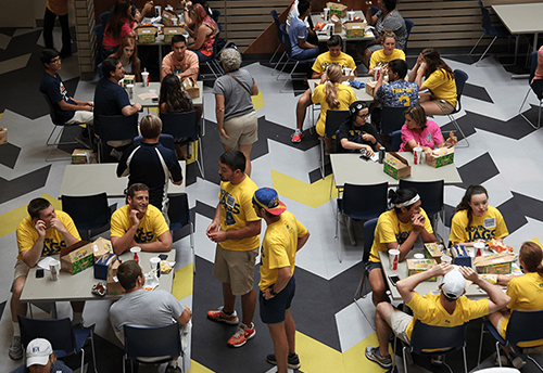 Students on Move-In Day