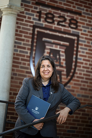 Provost Tomova