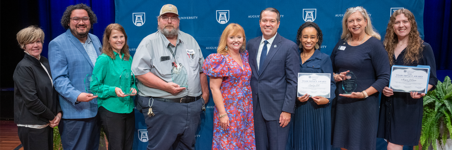 Group photo of Staff Council awardees with the President and First Lady
